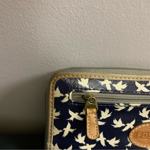 Fossil Blue and Beige Bird Pattern Wallet - Picture 2 of 6